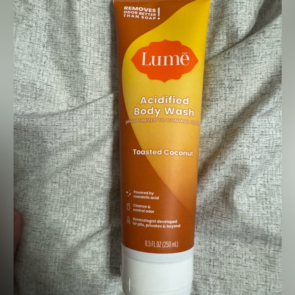 Full size Lume body wash